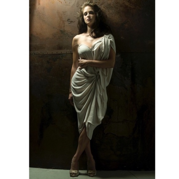 POSH AMBASSADOR, MENTOR, TOP RATED SELLER & SHARER - Picture 4 of 8